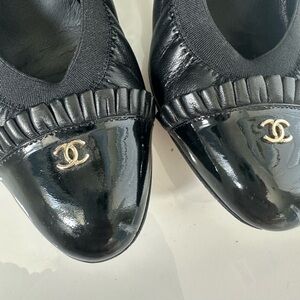 CHANEL Black Patent Leather CC Logo cap toe Ruffle block heels